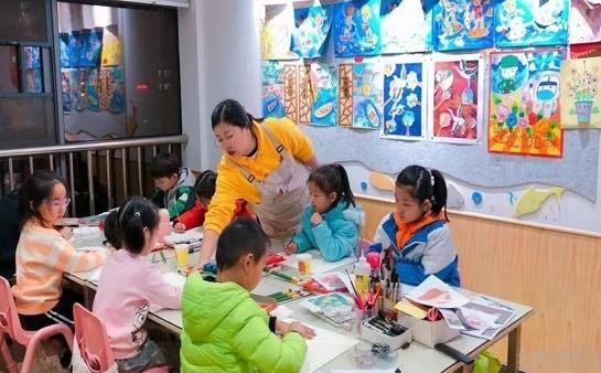长沙缤纷鸟学费多少钱?
